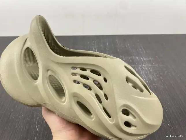 GV6840 RNR Salt Stone Yeezy Foam Adidas 0619